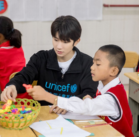 王源再度探访爱生学校 关注儿童优质教育