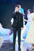 杨洋出席第十七届华表奖 献唱《多情的土地》致敬新时代