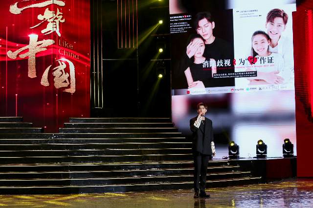 王嘉获年度媒体推荐演员 演戏主持唱歌被称全能