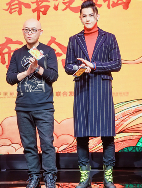 <b><font color='#FF0000'>汪东城现身《祖宗十九代》发布会 火神新年送祝福</font></b>