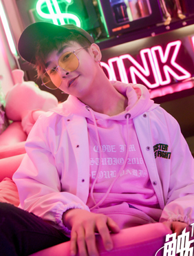 <b>亚洲人气偶像组合 UNIQ 队长周艺轩嘻哈单曲曝光</b>