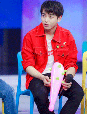 <b>彭昱畅再登《快乐大本营》，携手众人“青春嗨一趴”</b>