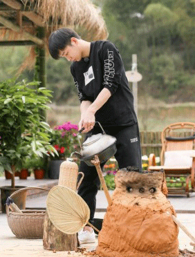 <b>彭昱畅综艺季来袭 伴你五月欢享好时光</b>