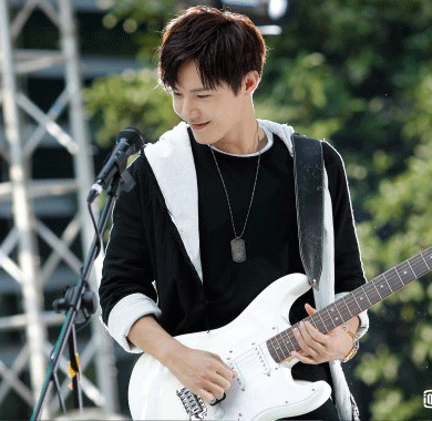 <b>明晓溪力挺新版《泡沫之夏》 品质全面升级打造爆款剧</b>