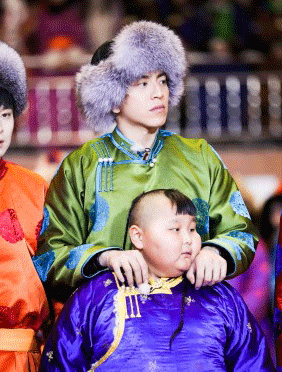 <b>不是「变白」是「美黑」？ 王大陸雄霸熱搜榜，艺能max超吸睛！</b>