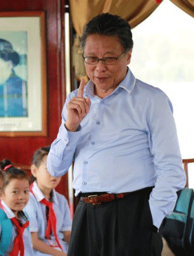 <b>小学生想做诗人，《同一堂课》语文课“要不要教写古诗”引热议</b>