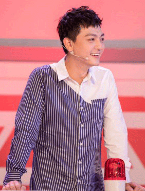 <b>张晓谦《火星世界杯》意外撞脸厄齐尔 畅聊足球嗨翻天</b>