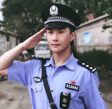 <b>新戏《梧桐街派出所》热拍中 沈泰发文感慨警察不易</b>