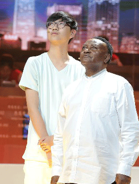 <b>一条铁路承载半世纪情谊 坦桑尼亚老人不远万里寻中国好友</b>