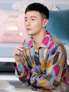 <b>李荣浩《这就是歌唱》严格点评 猛抓细节被赞专业</b>