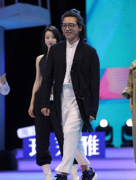 <b>《疯狂衣橱》“富察皇后”秦岚大秀衣品  人气造型师“巅峰对决”   </b>
