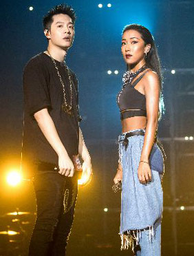 <b>吉克隽逸助唱周汤豪 设备故障险酿车祸现场</b>