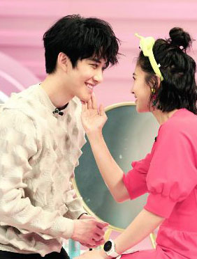 <b>Mike《口红王子》与鬼鬼高手过招首被撩  网友评论：电力十足</b>