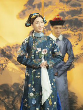 <b>佘诗曼中秋霸屏五大卫视 这个娴妃娘娘不简单</b>