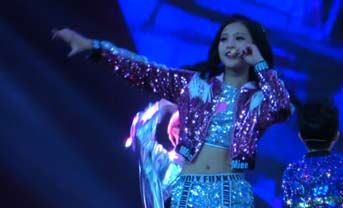 <b>第五届中国小童星演唱会 村长李锐带领千人祝福祖国</b>
