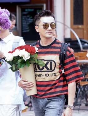 <b>《中餐厅》感人收官夜 苏有朋应景献唱《请记住我》</b>