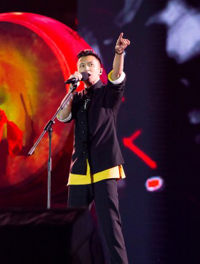 <b>谢霆锋鸟巢唱响《黄种人》 《中国好声音》决赛落幕</b>