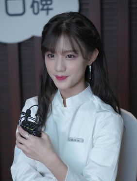 <b>陈意涵Estelle《完美的餐厅》即将营业 烹饪小白“进化”佳肴主厨</b>