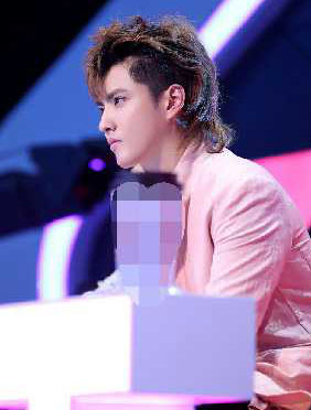 <b>热座换位持续，陈乐一被赞战队主唱，时尚女模“嘴哥”遗憾离场</b>