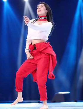 <b>《下一站传奇》DJ女孩蒋语说唱不同凡响，原创歌曲获周笔畅赞“蛮稳的”</b>