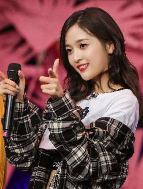 <b>吴宣仪《哥哥别闹啦》全新演绎《我又初恋了》  武艺队长被架空？</b>