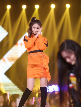 <b>《下一站传奇》王芷嫣萌力十足逗趣不断，清纯气质打动创始人收获金按钮</b>