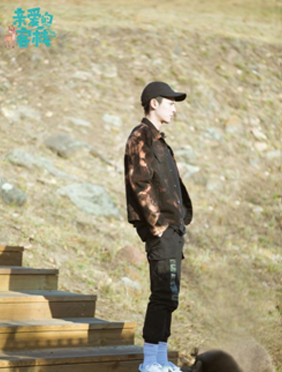 <b>《亲爱的·客栈2》众人齐力造雪雕 明玉姜梓新埋头干活获赞</b>