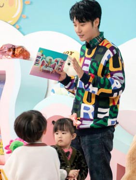 <b>张丹峰《爱上幼儿园》上演花钱话剧课    教萌娃财商诀窍</b>