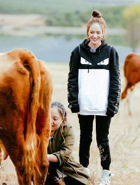 <b>《野生厨房》曝最新花絮照 陈乔恩体验野外“变形记”</b>