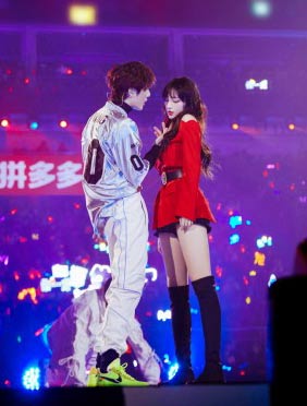 <b>王一博程潇湖南跨年霸气酷舞	强强联手演绎冰火碰撞</b>