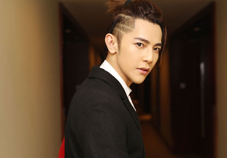  汪东城新写真西装杀 健身男友酷甜发糖