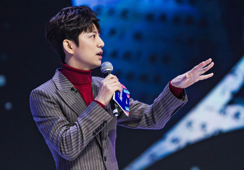 《演员的品格》何炅暖心发声开导新人 生活体验上演“职业生态图鉴”