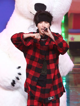 <b>黄明昊亮相湖南卫视春晚 献唱自作词歌曲彰显音乐才华 </b>