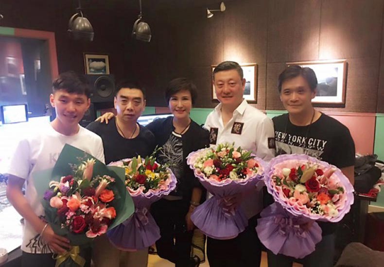 韩磊王备葛根塔娜致敬公安干警《日日夜夜》再现辉煌