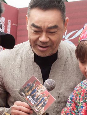 <b>《廉政风云》嘉兴路演“一锤定音” “反腐金三角”包粽子喜迎新春</b>