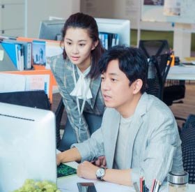 刘颖伦化身“蠢萌实习生