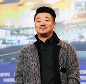 影帝王景春二征柏林电影节 儒雅亮相《地