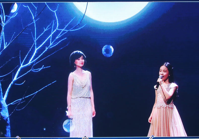 华语乐坛顶级制作人首登《经典咏流传》  邓丽君全息隔空对唱惊艳全场