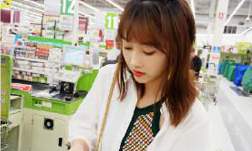 <b>宣璐私服出镜疯狂“扫货” 化身小甜豆奇葩笔芯</b>