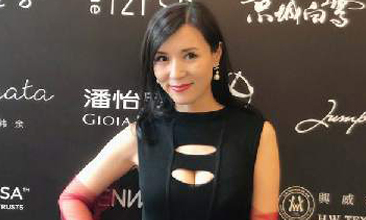 <b>龙媚受邀2019 中国国际时装周 时尚优雅性感亮相</b>