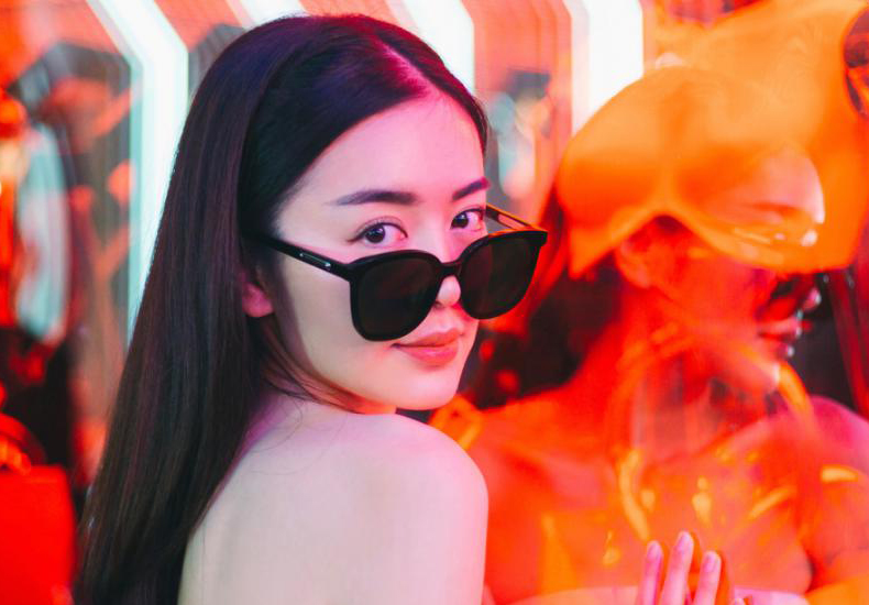 赵多娜现身时尚品牌party 温柔与冷感碰撞显女神风范