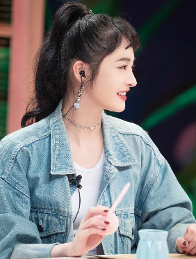 <b>周洁琼《喜欢你我也是》认真吃瓜 侦查技能持续在线</b>