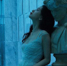 李梦出席时尚VOGUE FILM时装电影盛典   红唇