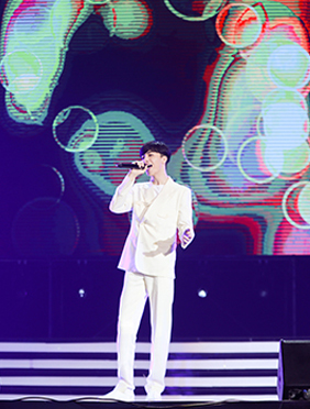 <b>陈立农参加第二届“青春颂—两岸青年原创金曲演唱会” 以梦为歌热血开唱</b>