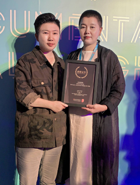 <b>《少女与马》喜获上海国际电影节最佳纪录片提案奖，这部纪录片的魅力何在？</b>