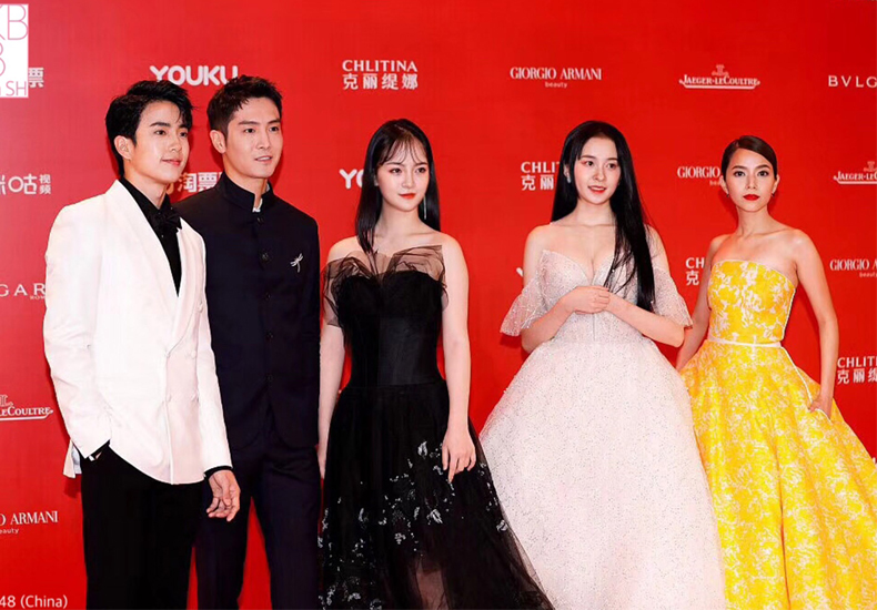 董芳池携《启动人生》惊艳亮相上影节 偶像女团跨界引关注