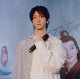 于斌现身《陈情令》见面会阳光帅气 暖心