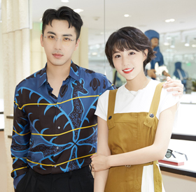 “半糖少女”李欣燃现身 早秋穿搭亦刚亦