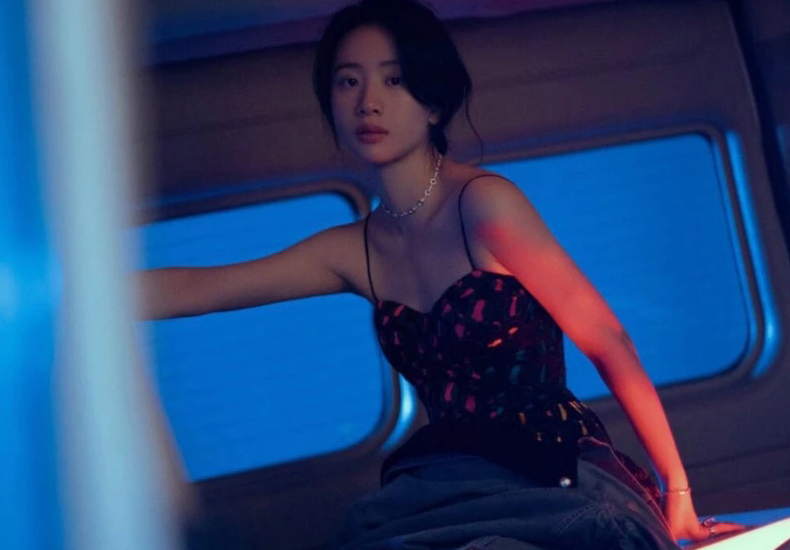 李梦最新大片曝光  光影间展自由态度