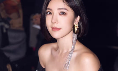 <b>赵奕欢现身东京时装周 灵动飘逸诠释优雅魅力</b>